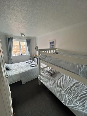 Cottage | 2 bedrooms, iron/ironing board, free WiFi, bed sheets - Immaculate 2-bed Cottage in Flamborough (Bridlington)
