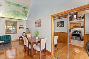 Interior - Amazing townhome downtown walk to restaurants, bars and Depot Park.  (Gainesville)