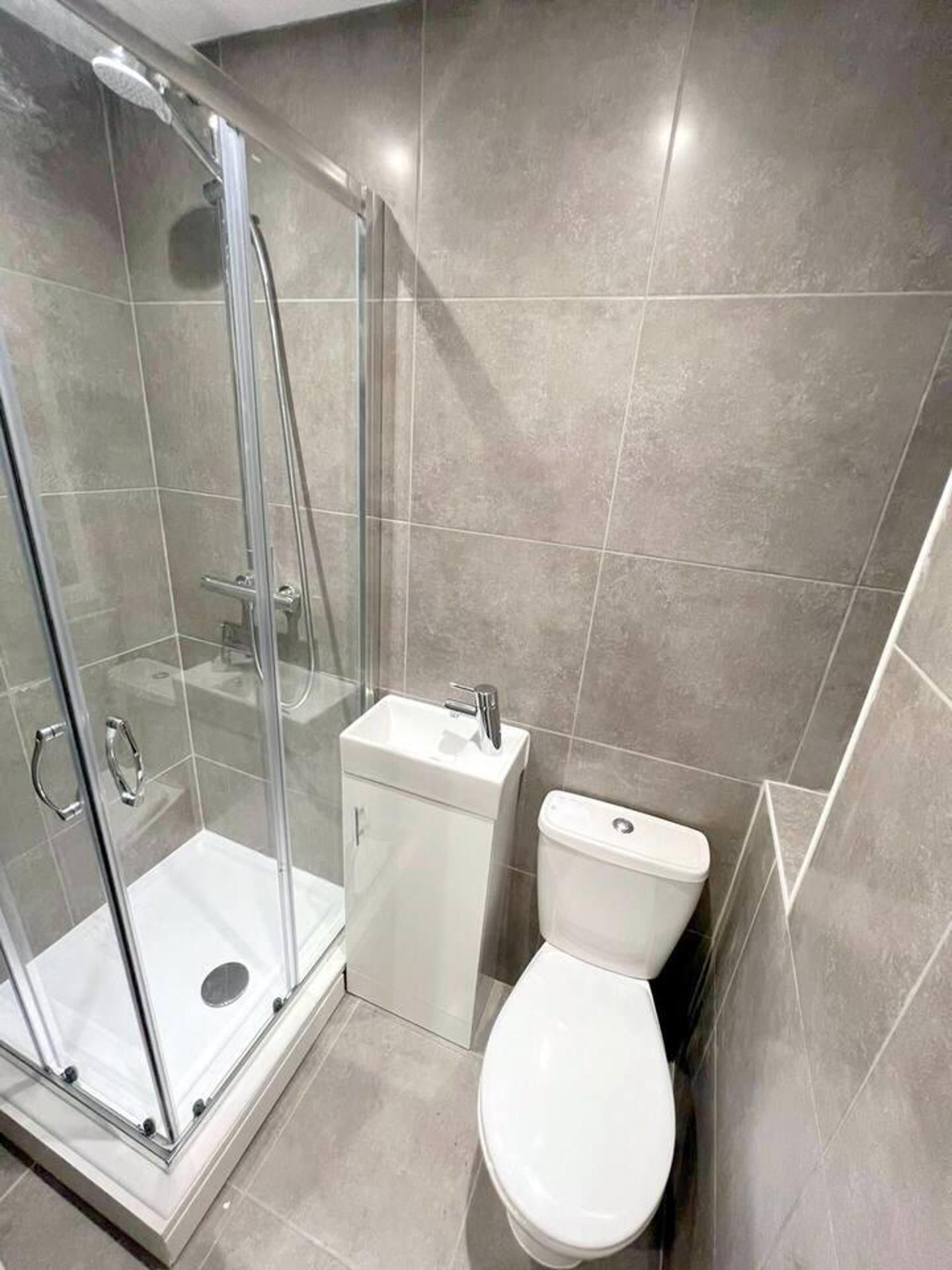 Apartment | Bathroom | Combined shower/bathtub, deep-soaking bathtub, towels