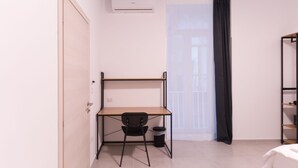 Deluxe Room | In-room safe, desk, laptop workspace, blackout drapes - Sleep INN Toledo (Naples)