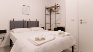 Basic Room | In-room safe, desk, laptop workspace, blackout drapes - Sleep INN Toledo (Naples)