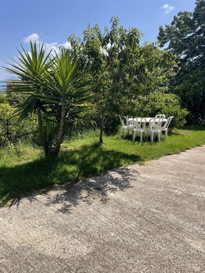 Outdoor dining - Garden level (Ajaccio)