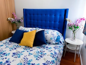 2 habitaciones, tabla de planchar con plancha, internet y ropa de cama