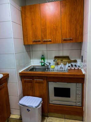 Fridge, microwave, oven, stovetop - Charming Metro Santa Ana 2 bedrooms (Santiago)