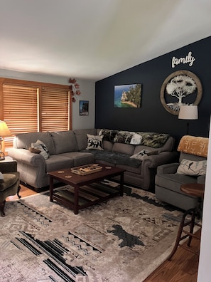 Smart TV, DVD player, books, video library - Wilderness Retreat - 12 acres near Munising (Township Wetmore)