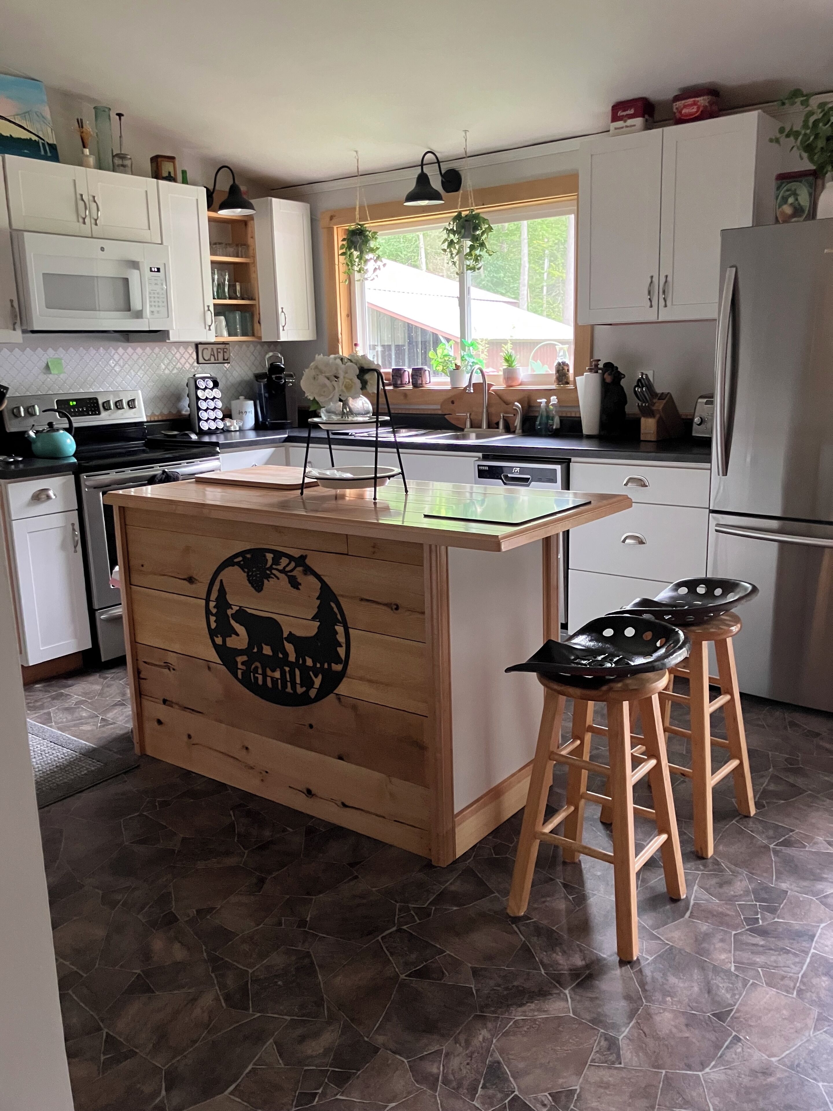 Geladeira, micro-ondas, fogão, cooktop