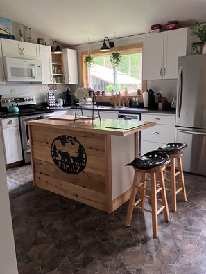 Fridge, microwave, oven, stovetop - Wilderness Retreat - 12 acres near Munising (Township Wetmore)