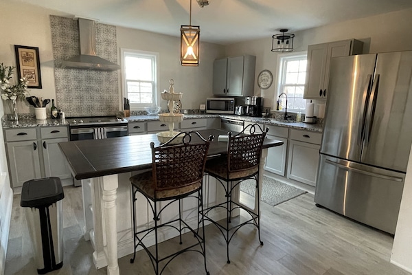 Kylskåp, mikrovågsugn, ugn och spishäll