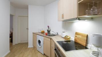 Kühlschrank, Ofen, Herdplatte, Geschirrspüler