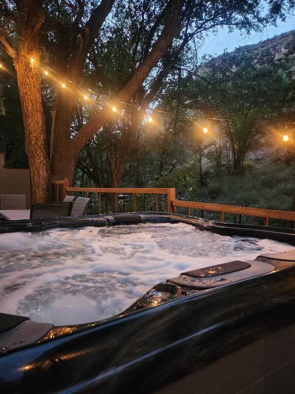 Outdoor spa tub