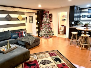 Smart TV, fireplace, stereo