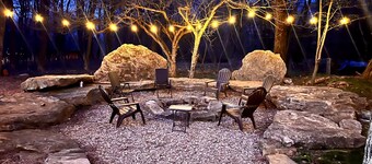 Blue Jay's Nest- Private Fern Mountain home. Minutes to ski resorts and Parks.