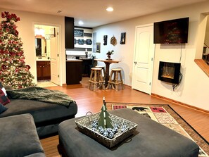 Smart TV, fireplace, stereo