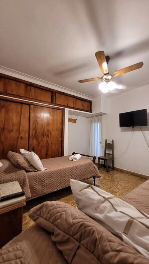 5 camere, una scrivania, Wi-Fi gratuito, lenzuola