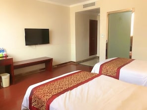 A hotel room with two beds, a TV, a bench, and a trash bin. - Greentree Inn Suzhou Wuzhong District Fengjin Road Business Hotel (Suzhou)