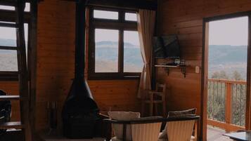 Familjestuga - kök - utsikt mot bergen | Utsikt frÄn boendet