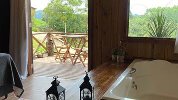 Lyxstuga - bubbelbad - utsikt mot bergen | Utsikt frÄn boendet