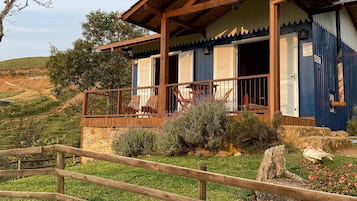 Honeymoon Cabin, Kitchen, Mountain View | Exterior