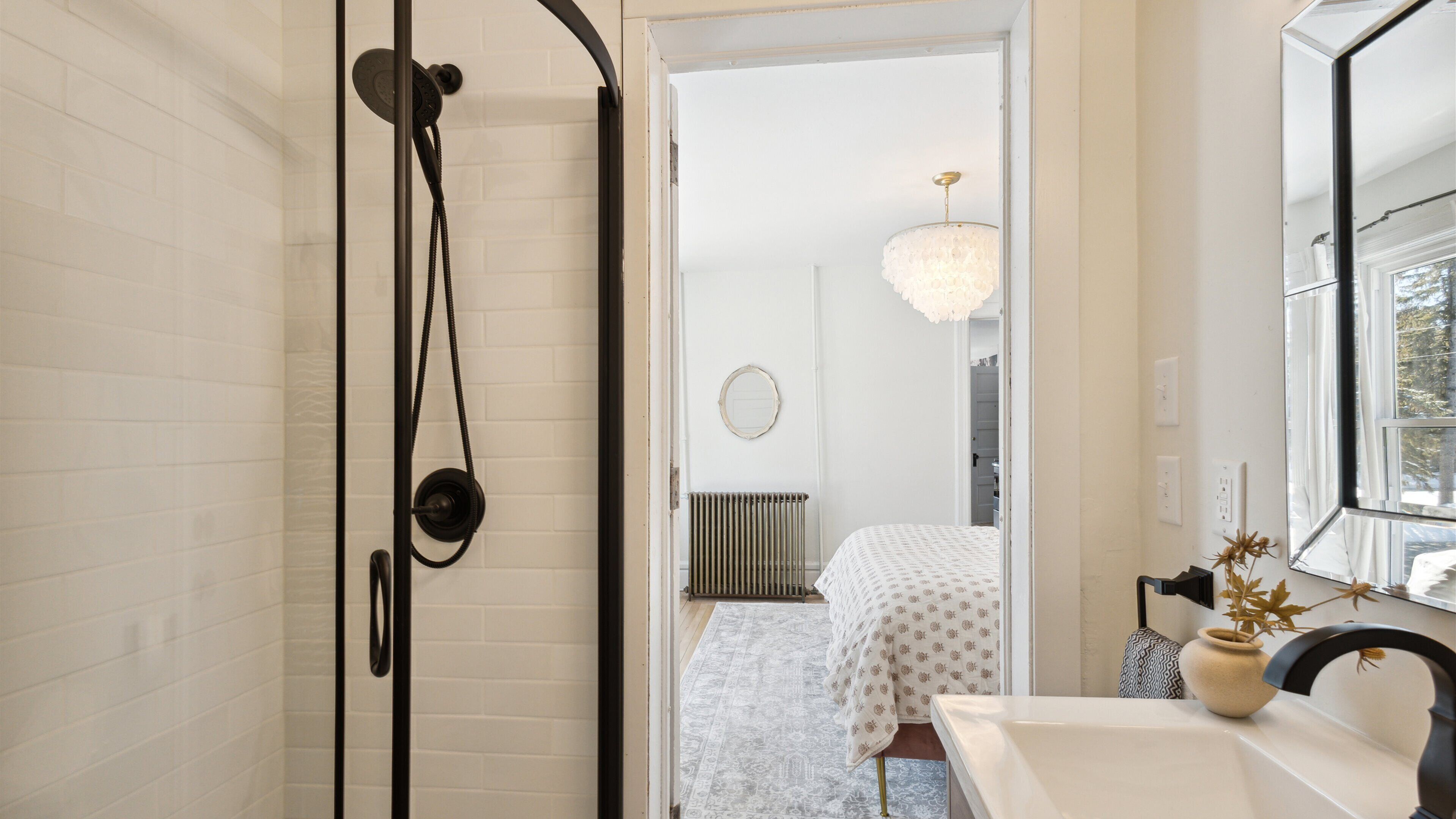 Bruser, hårtørrer, håndklæder, Sæbe