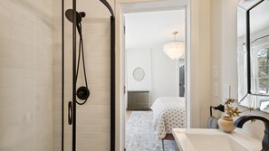 Bruser, hårtørrer, håndklæder, Sæbe