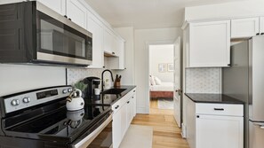 Frigorífic, microones, forn i placa de cuina 