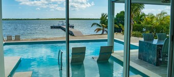 Carolina Kai - NEWLY BUILT luxury villa, private beach in Rum Point / Cayman Kai