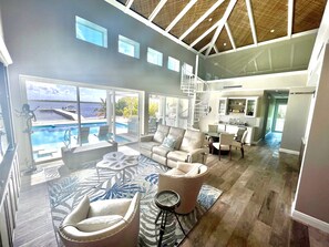 Smart TV, offices, computer monitors, printers - Carolina Kai - Beautiful LUXURY villa private beach near Rum Point & Starfish Pt (Rum Point)
