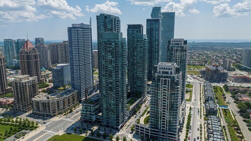 Condo Centrally Located in Downtown Mississauga
