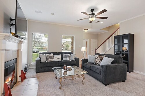 Lone Star Haven - Just 5 Minutes from Kyle Field!