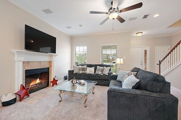 Smart TV, fireplace, books, stereo