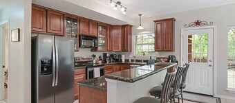 Lone Star Haven - Just 5 Minutes from Kyle Field!