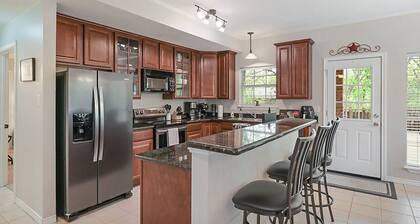 Lone Star Haven - Just 5 Minutes from Kyle Field!