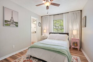 4 bedrooms, desk, iron/ironing board, free WiFi