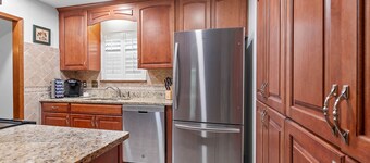 Spacious Private Vacation Home 3BR/2Bth - Family-sized, Big Backyard