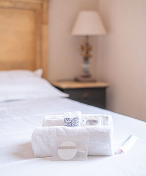 3 bedrooms, iron/ironing board, bed sheets