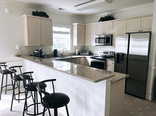 Lakeview 3BR Condo, Pool, near Golfing & Beach!