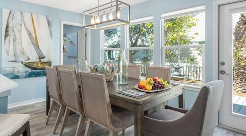 Pool, 4 min walk to Crystal Beach, Luxe 1-story home!