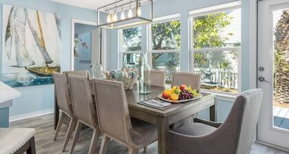 Pool, 4 min walk to Crystal Beach, Luxe 1-story home!