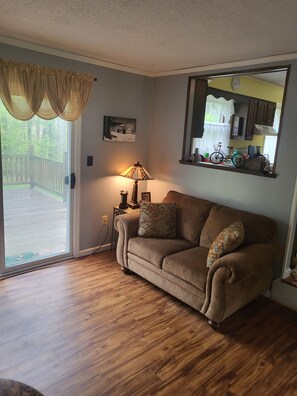 TV, DVD player - Enjoy a cozy 4 bed/3 bath home close to Racetrack, casino, SPAC and Lake George. (Ballston Spa)