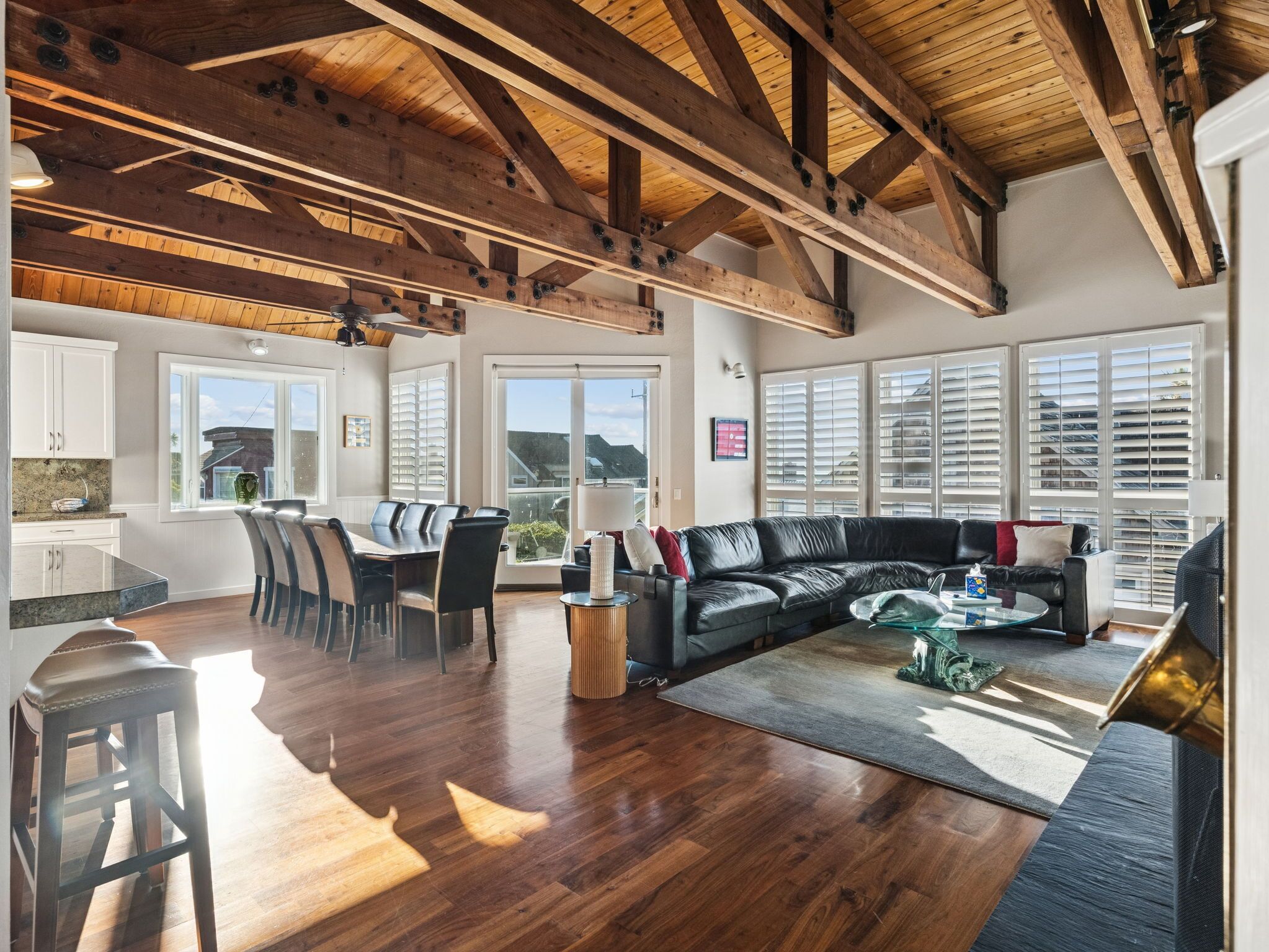 Smart TV, fireplace, stereo