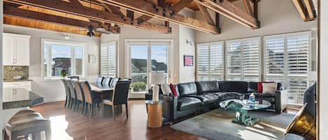 Smart TV, fireplace, stereo