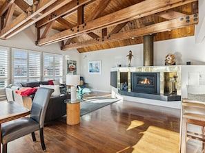Smart TV, fireplace, stereo