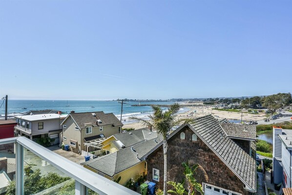 Property grounds - Casa Grande overlooking Twin Lakes Beach (Santa Cruz)