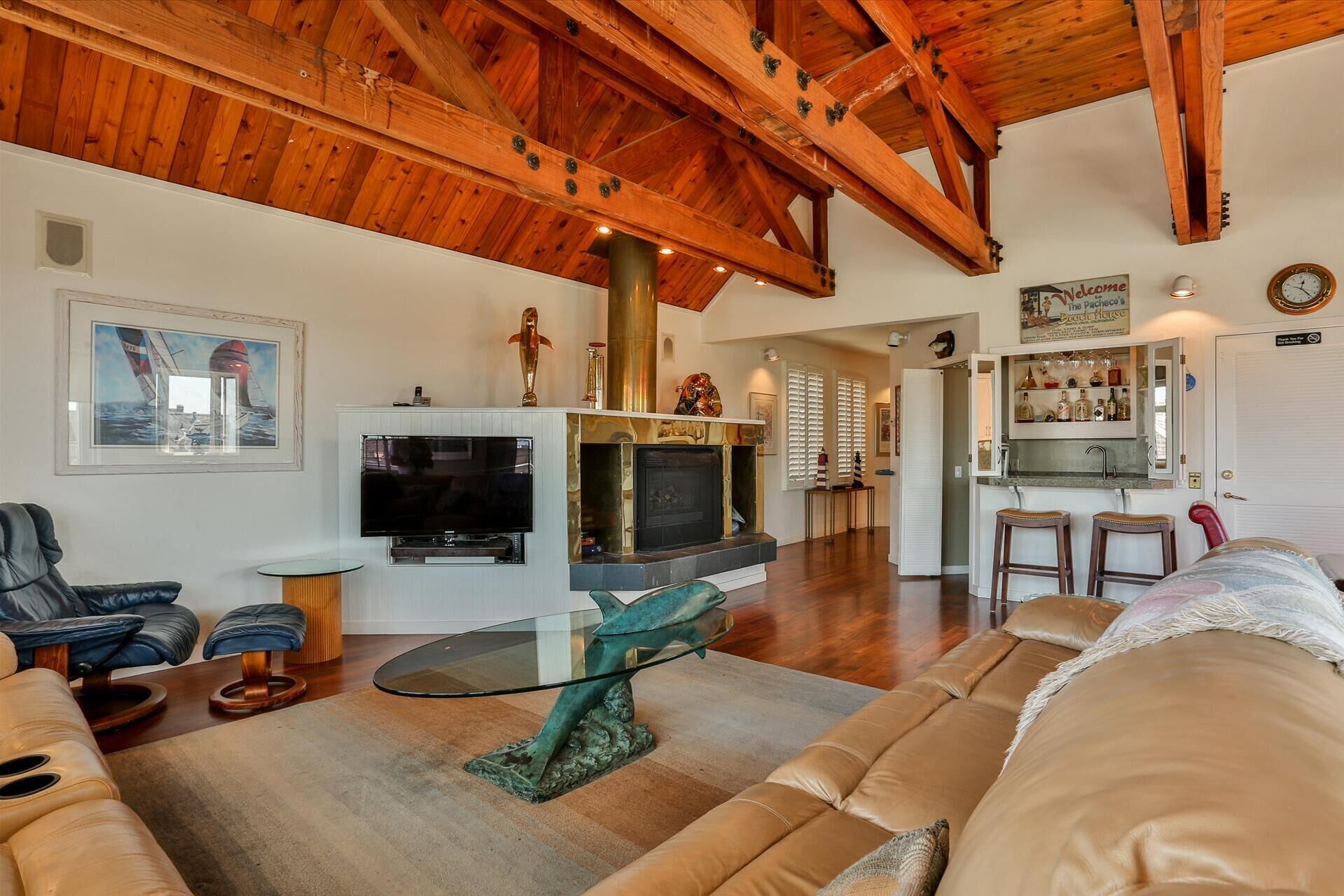 Smart-TV, Kamin, Stereoanlage