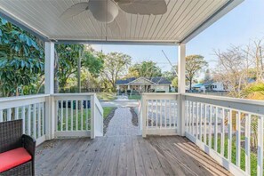 Property grounds - Trendzy Suite - King Bed/HotTub - Close to Downtown and Foodie Hotspots (Tampa)