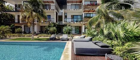 حمّام سباحة خارجي