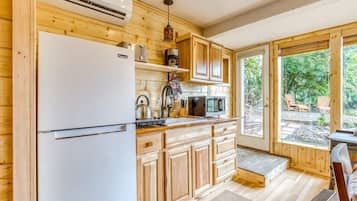 Fridge, microwave, coffee/tea maker, electric kettle