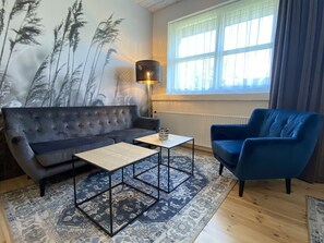 客房內保險箱、獨特裝潢、布置獨特、書桌