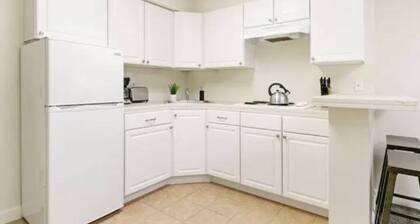Chic Studio - In Downtown Highland Park, by Metra