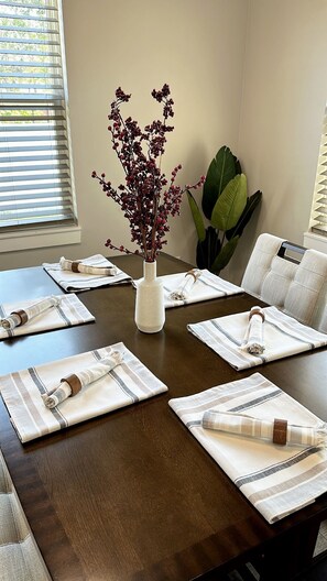 Dining - Welcome to the Beautiful Pool House of North Port! (North Port)